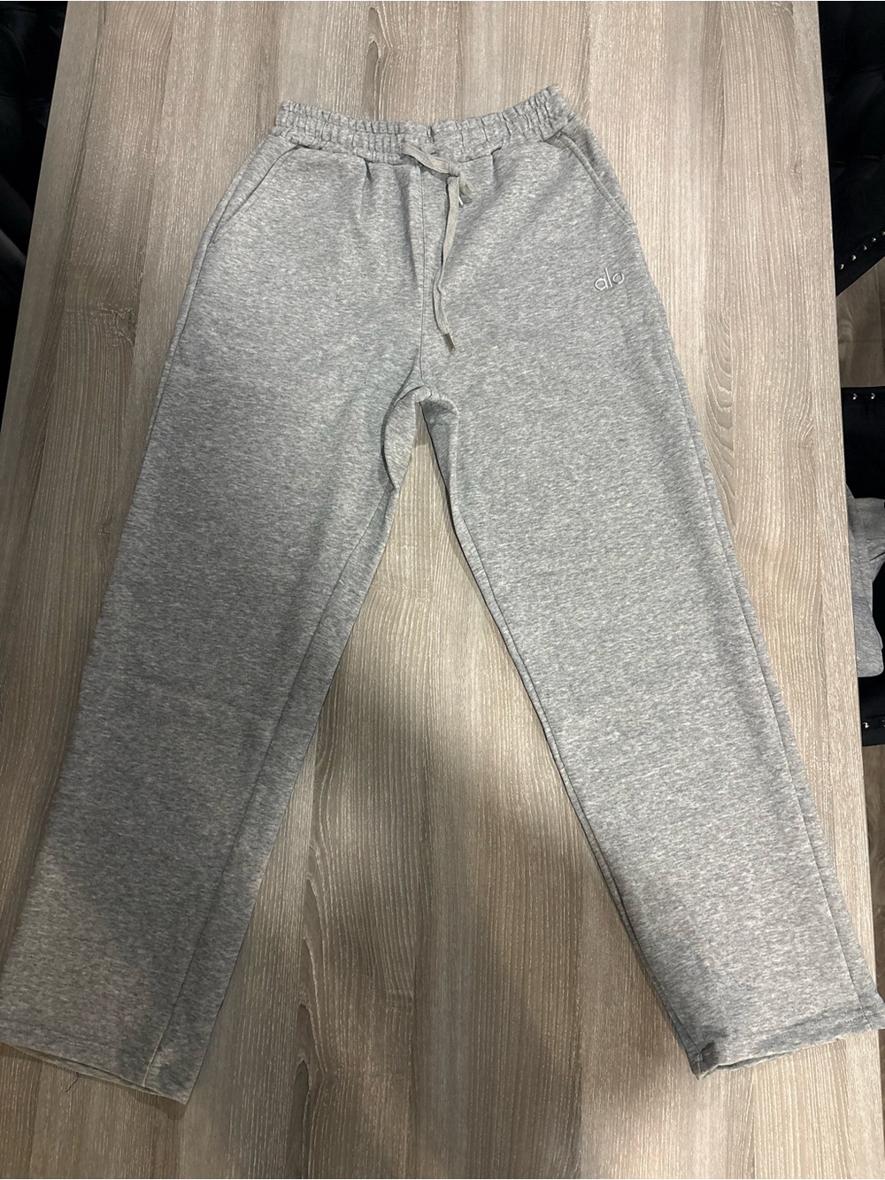 ALO Yoga Men's Heather Gray Hoodie & Joggers Set - Picture 3 of 4